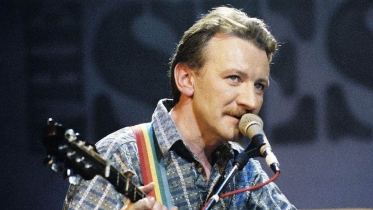 Dónal Lunny Wife: His Marriages, Partner, and Family Life